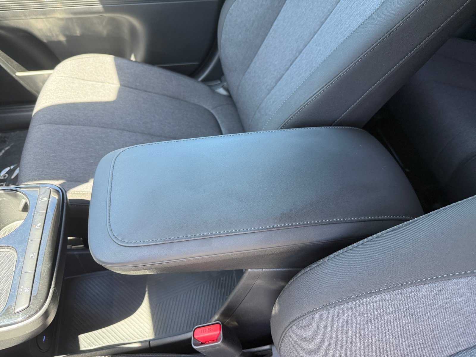 Certified Used 2025 Teal Hyundai SE image 14