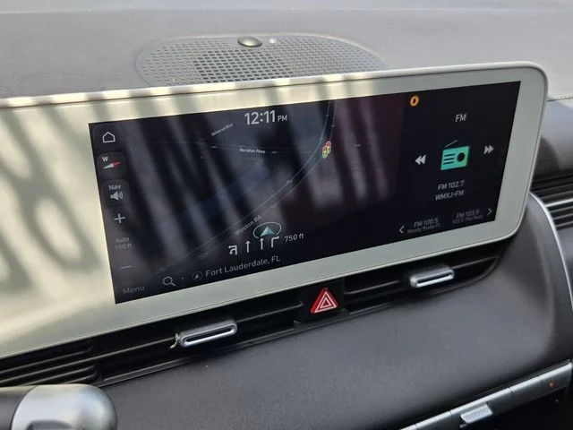Used 2023 Green Hyundai SEL image 17