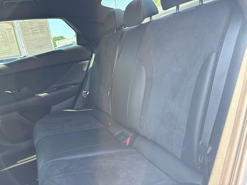 Used 2022 Ceramic White Hyundai Base image 25