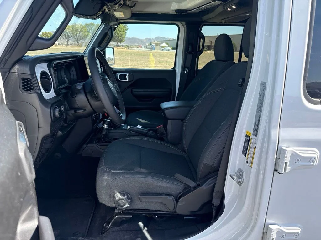 Used 2025 White Jeep Sport S image 21