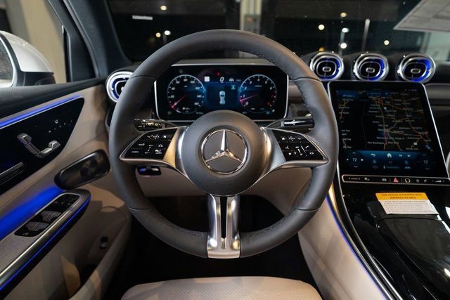 New 2026 Polar White Mercedes-Benz GLC 300 image 59
