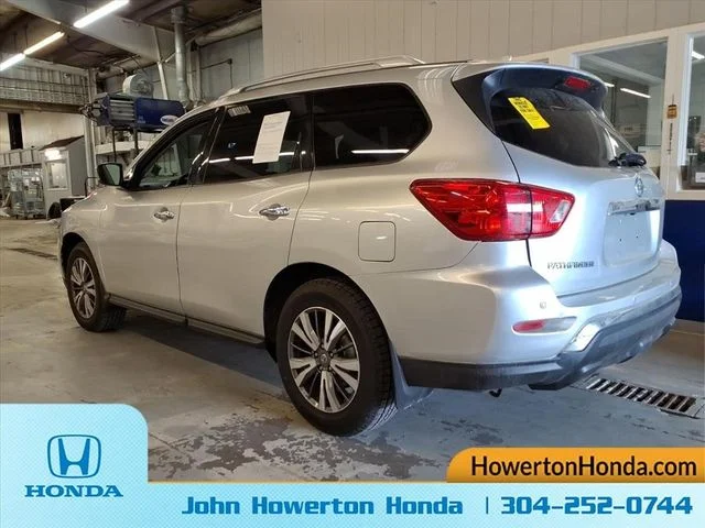 Used 2019 Silver Nissan S image 7