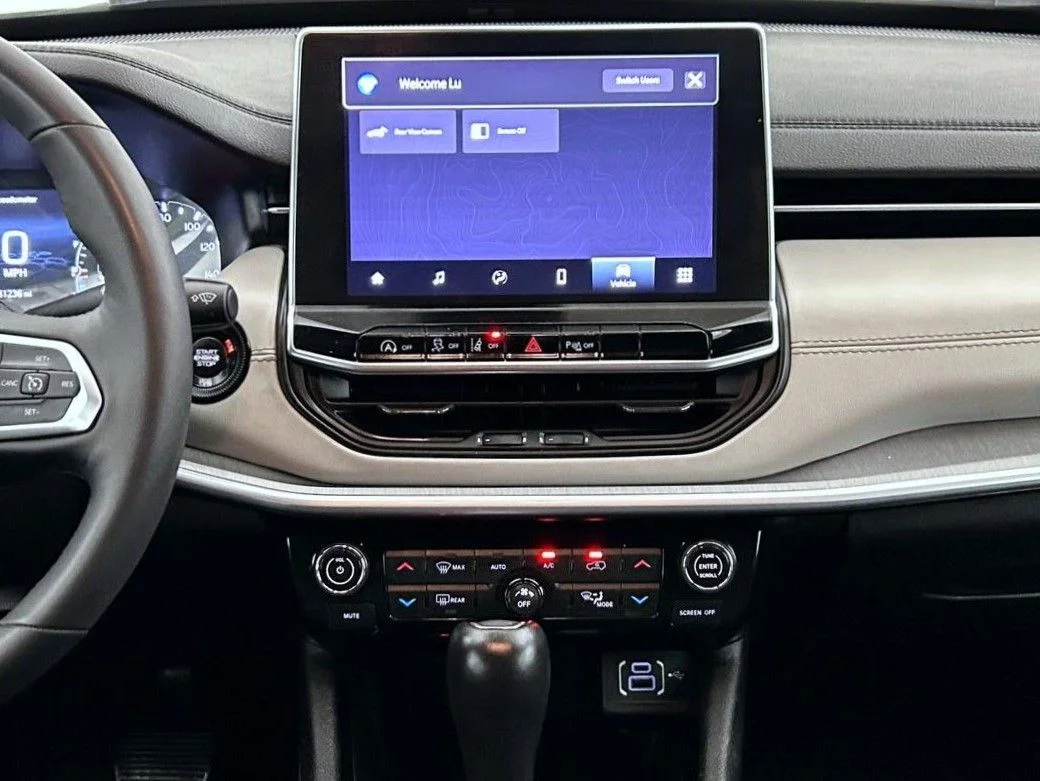 Used 2025 White Jeep Limited image 12