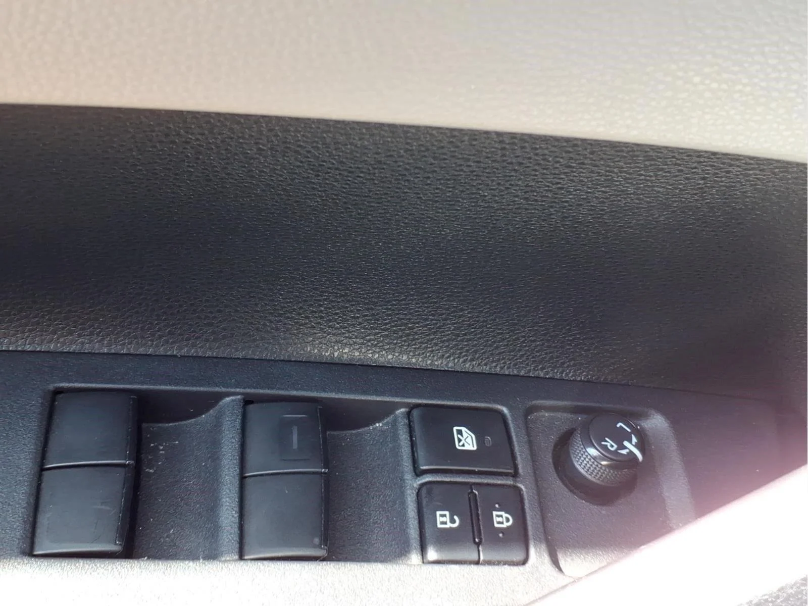 Used 2024 Sonic Silver Toyota L image 18