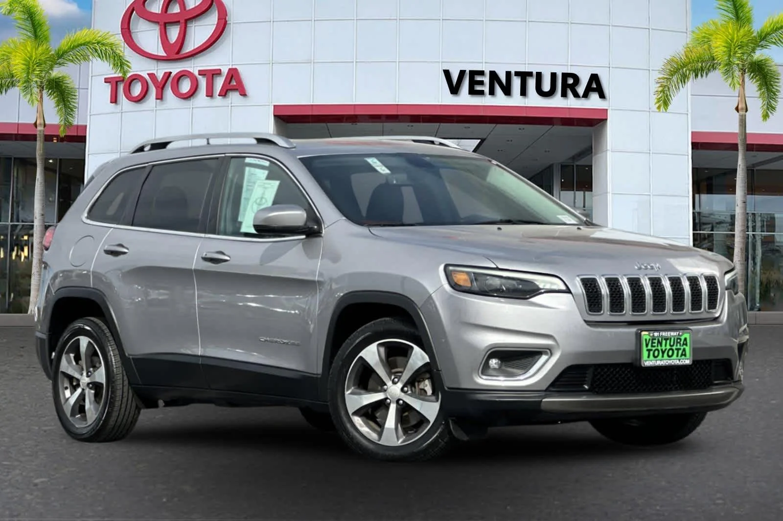 Used 2019 Jeep Cherokee Limited with VIN 1C4PJLDB5KD132921 for sale in Ventura, CA