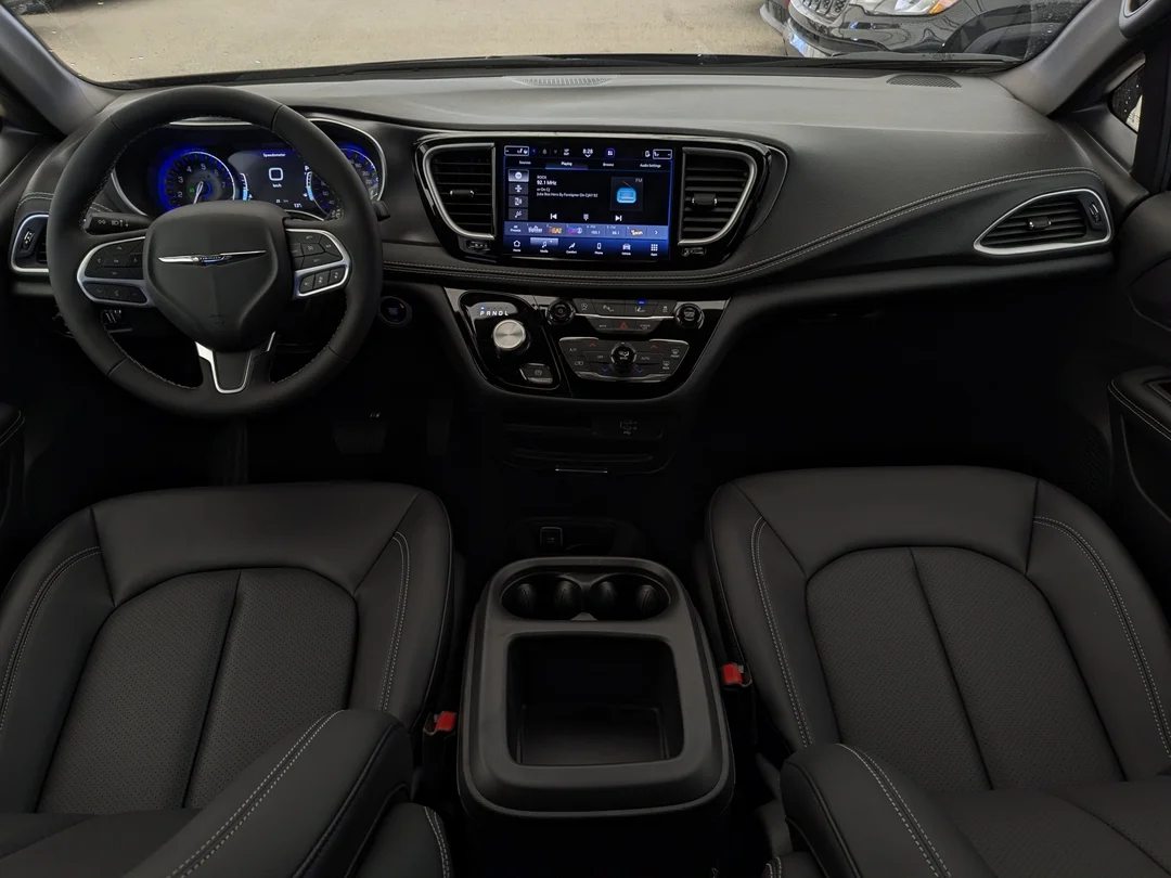 New 2026 Black Chrysler Select - - FWD - 360 Camera - FAV Edition - Power Liftgate - Remote Start & More! image 24