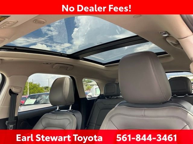 Used 2023 Silver Lincoln Reserve image 25