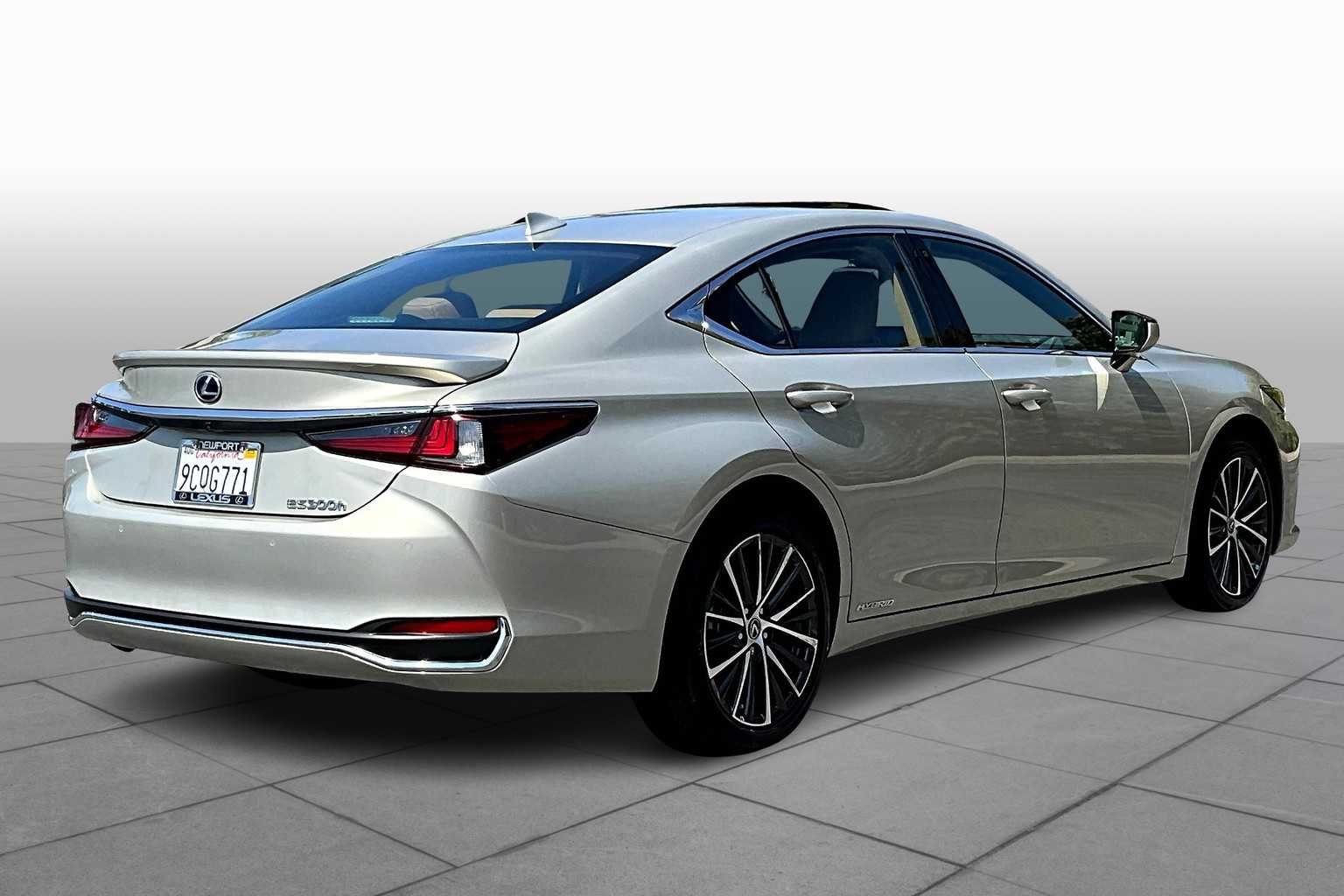Certified Used 2022 MOONBEAM BEIGE MET. Lexus  image 12