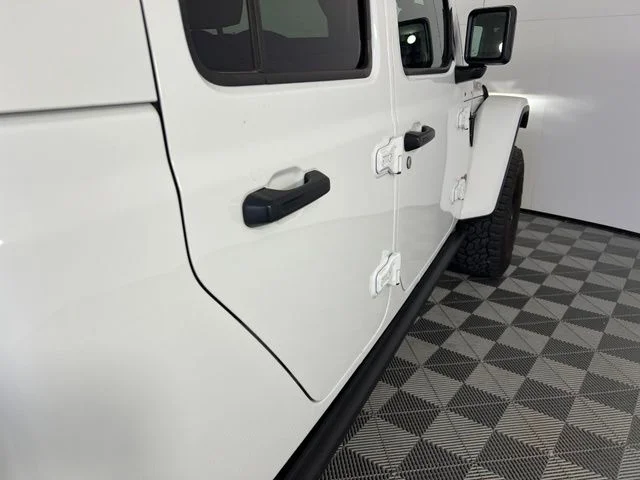 Used 2023 White Jeep Mojave image 9