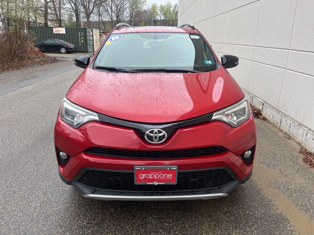 Used 2016 Barcelona Red Metallic Toyota SE image 3