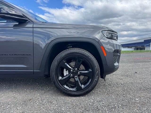 Used 2023 Gray Jeep Altitude X image 9