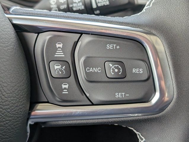 New 2026 Black Clear-Coat Exterior Paint Jeep Sahara image 25