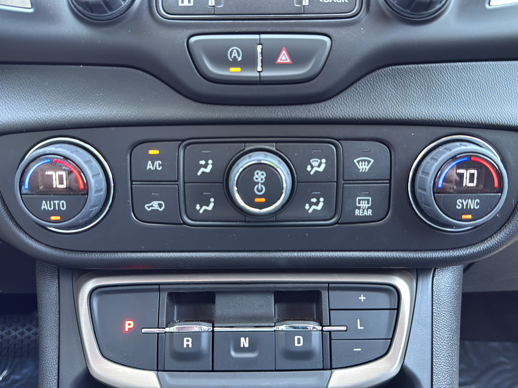 Used 2023 White GMC Denali image 27