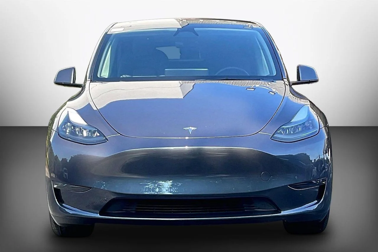 Used 2023  Tesla Long Range image 3