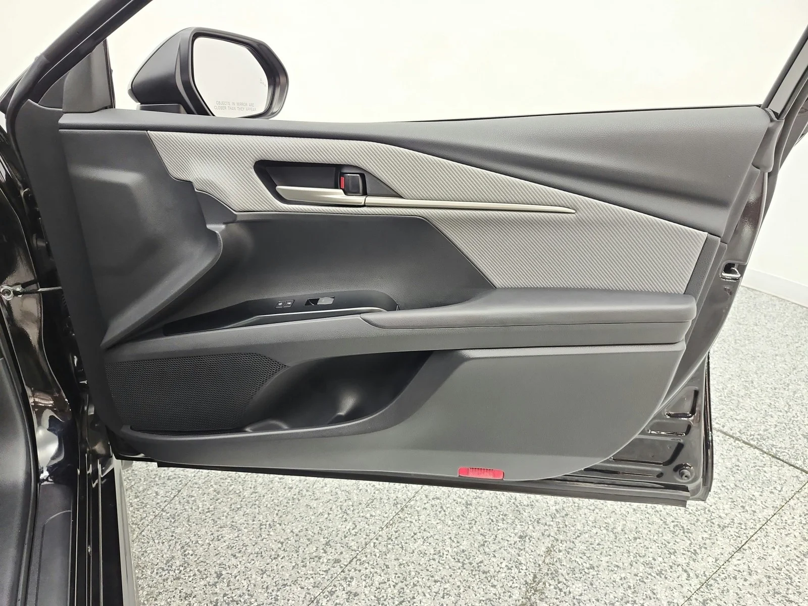 Used 2025 Midnight Black Metallic Toyota SE (Natl) image 19