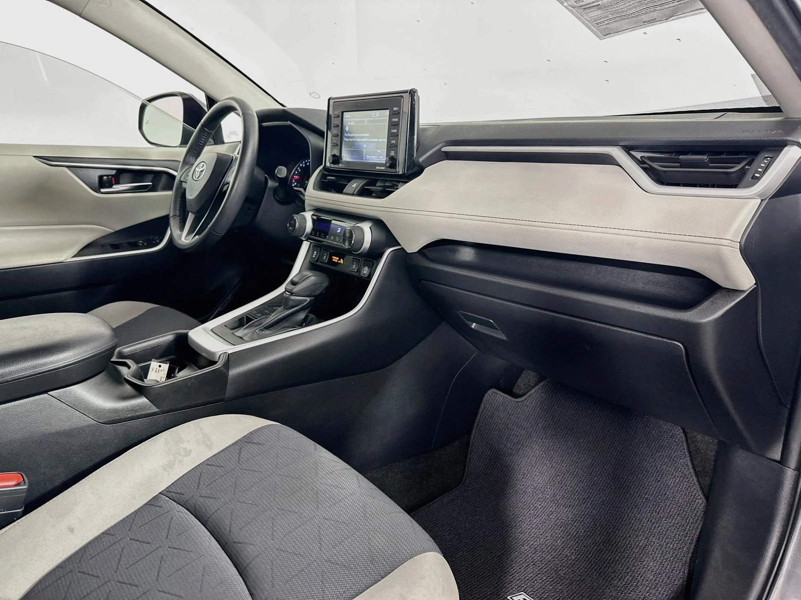 Used 2021 Magnetic Gray Metallic Toyota XLE image 29