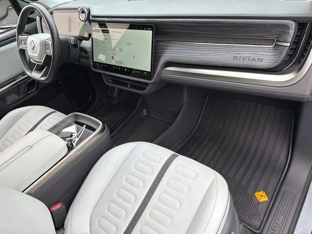 Used 2022  Rivian Adventure image 31
