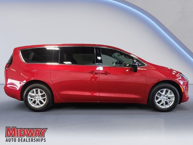 New 2027 Red Hot Pearl-Coat Exterior Paint Chrysler Select image 6