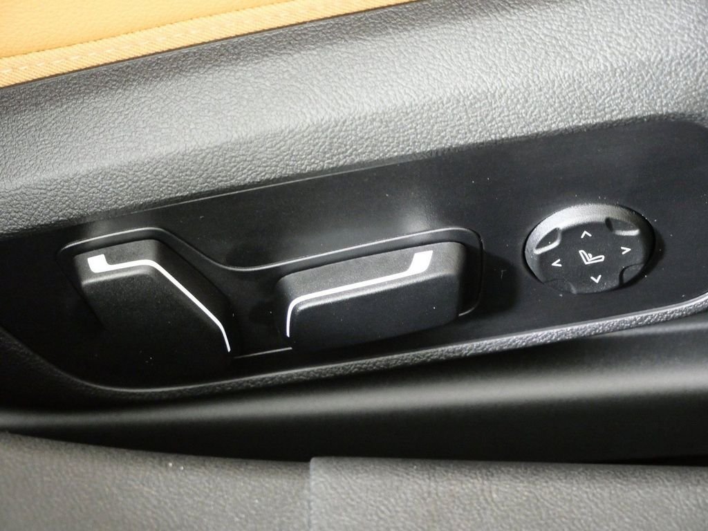 Used 2026 Skyscraper Grey Metallic BMW 330i xDrive image 23