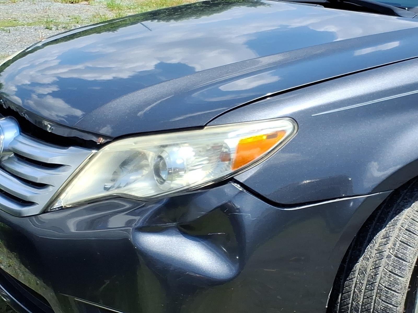 Used 2011 CLASSIC SILVER METALLIC TOYOTA LIMI image 2