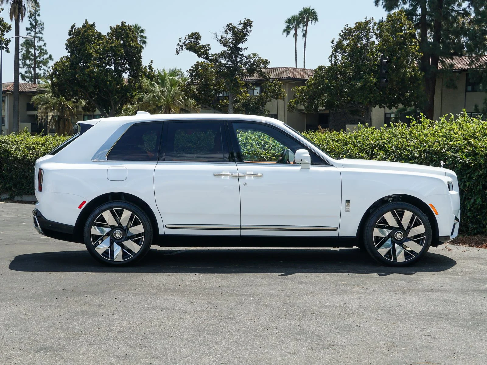 New 2026 Arctic White Rolls-Royce  image 8
