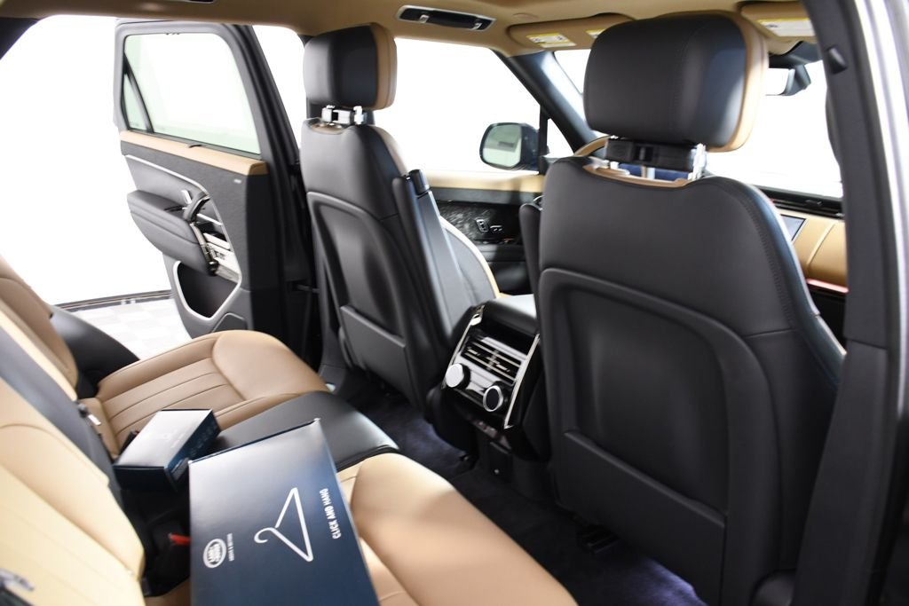 New 2026 Santorini Blk Land Rover Dynamic SE image 21