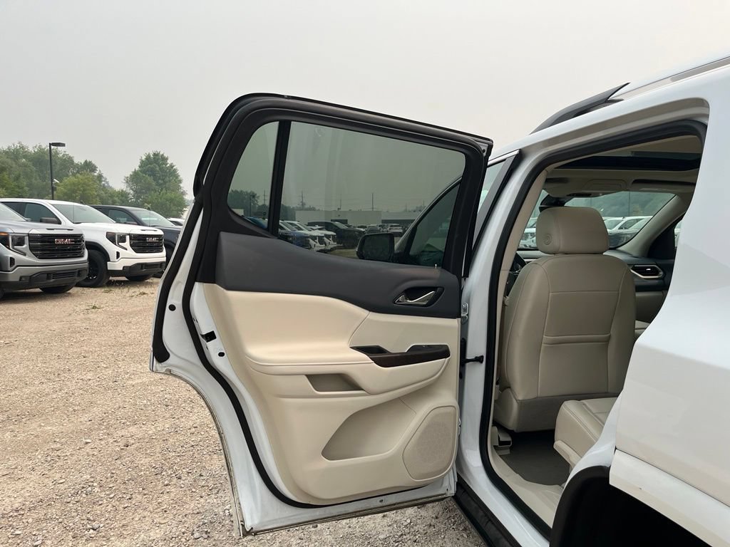 Used 2023 White Frost Tricoat GMC Denali image 27