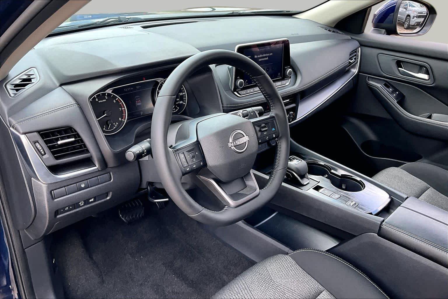 Used 2025 Deep Ocean Blue Pearl Nissan SV image 16