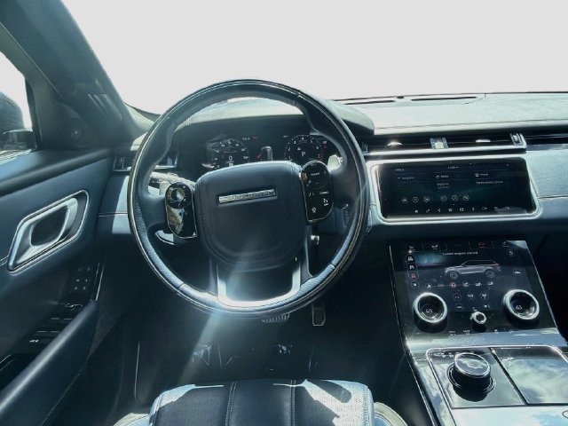 Used 2019 Silicon Silver Premium Metallic Land Rover R-Dynamic HSE image 21