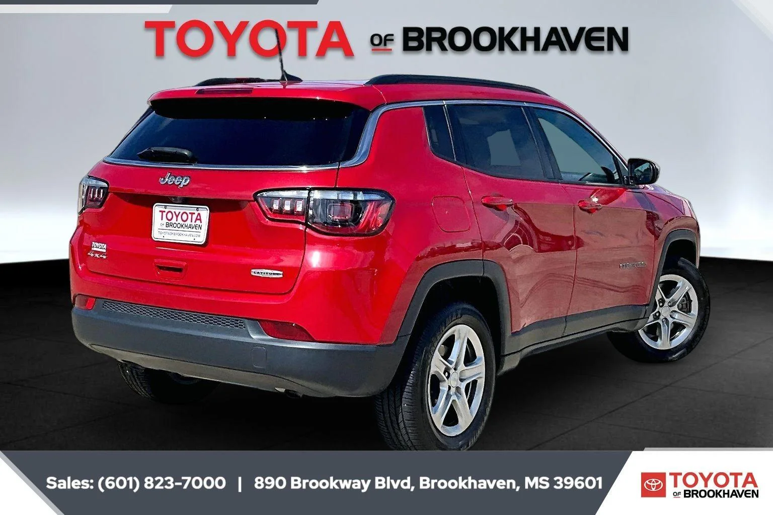Used 2024 Red Hot Pearlcoat Jeep Latitude image 11