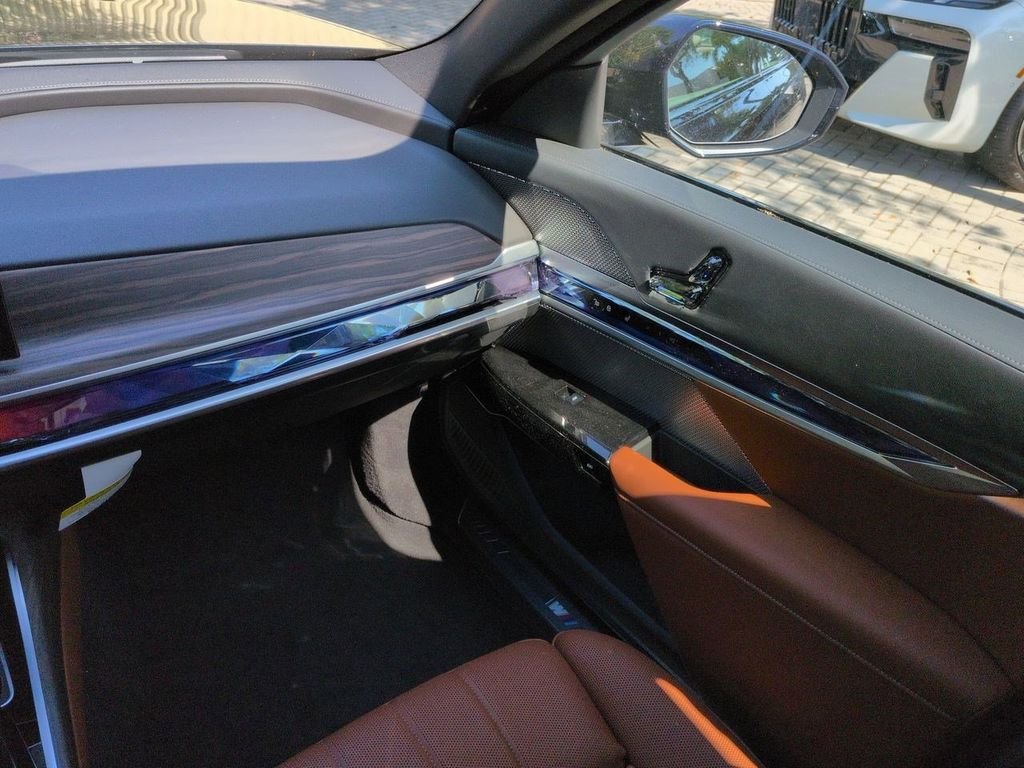 New 2026 Carbon Black Metallic BMW 760i xDrive image 17