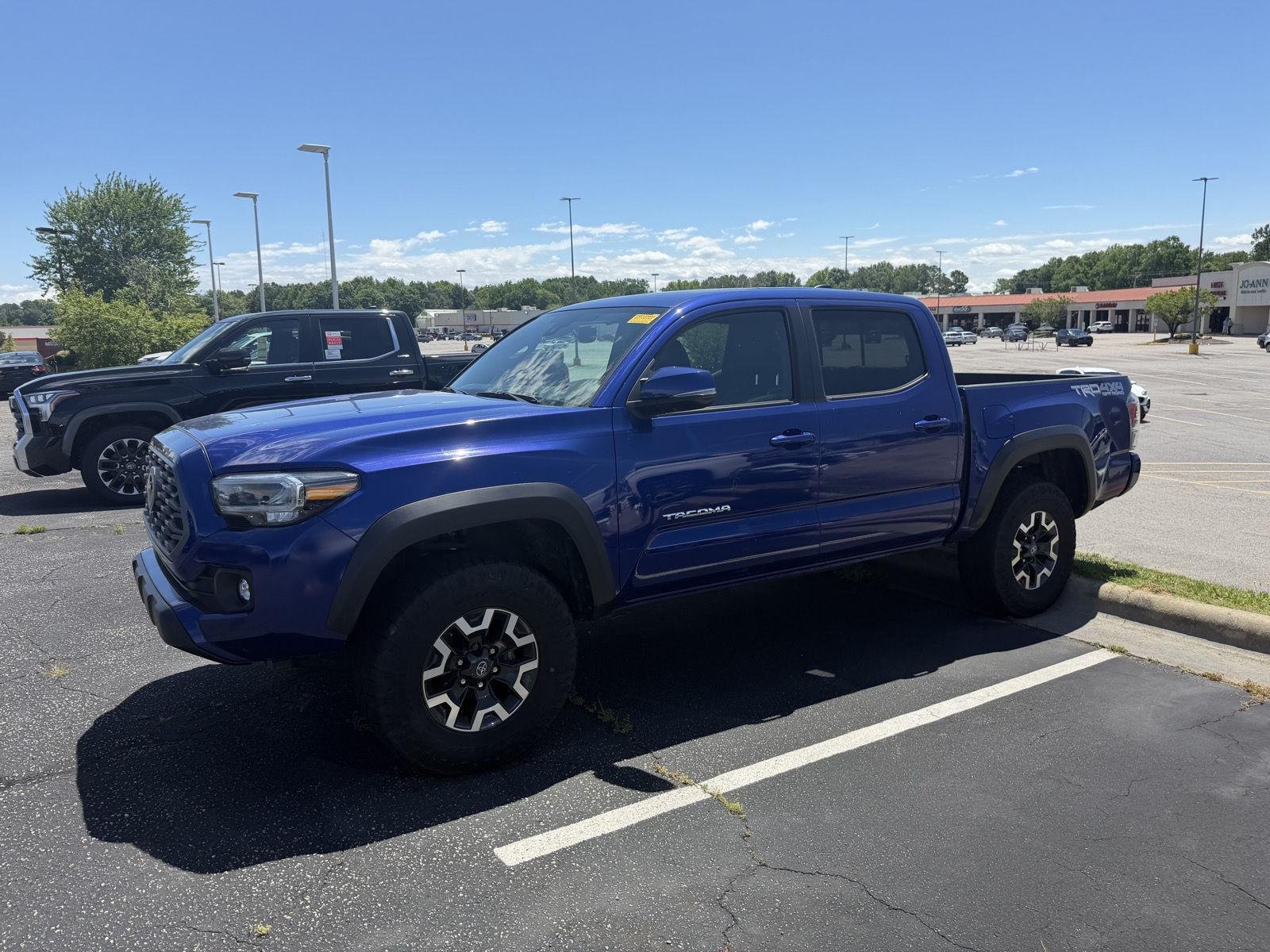Used 2023 Blue Crush Metallic TOYOTA  image 4