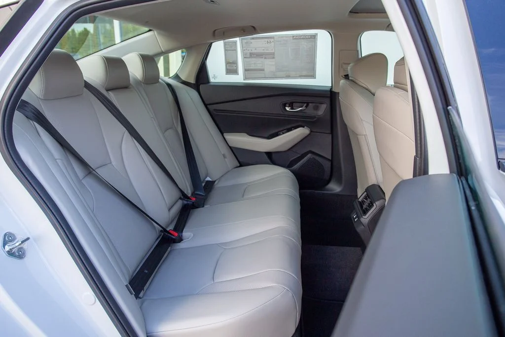 New 2026 Platinum White Pearl Honda Touring image 13