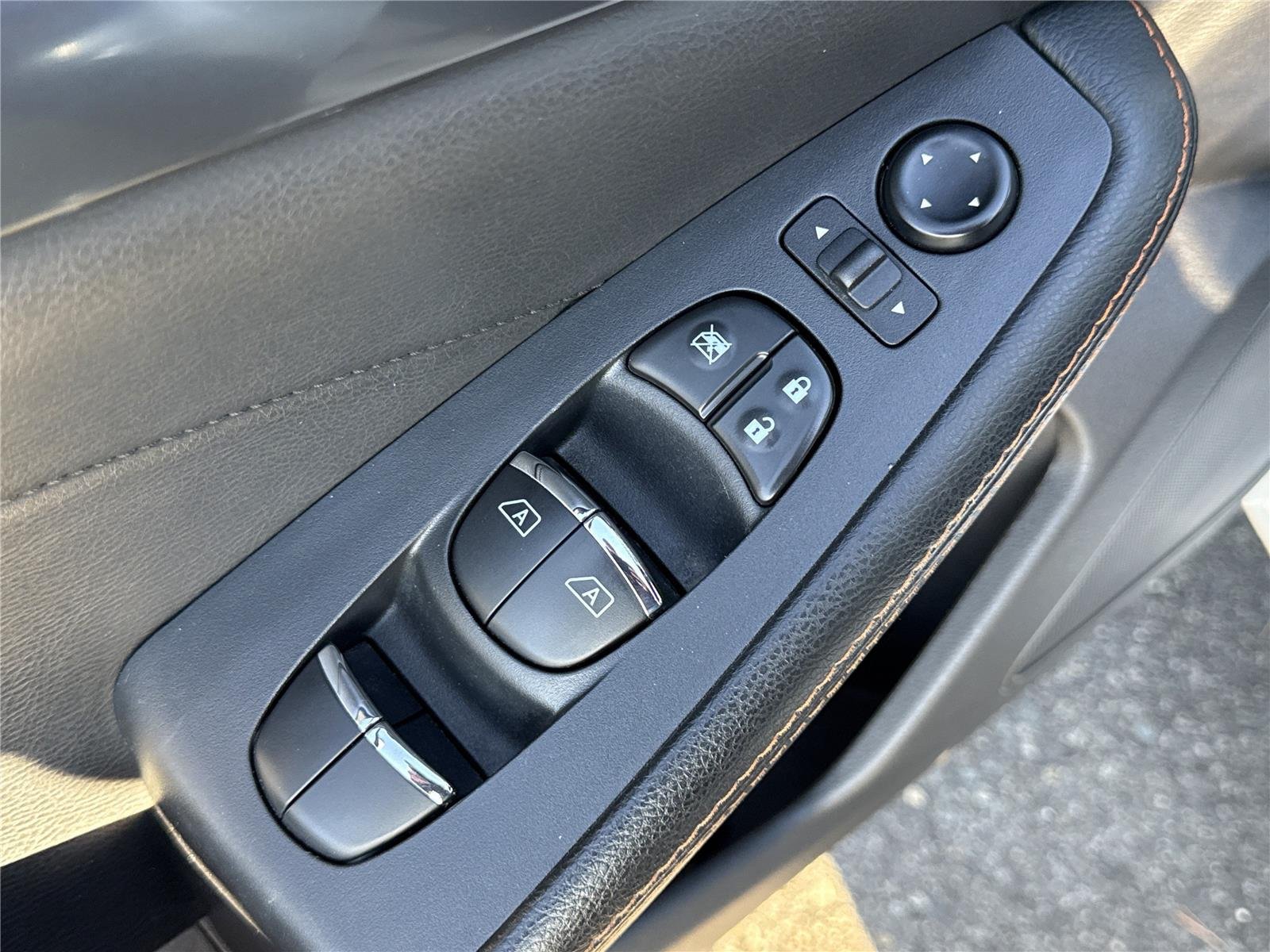 2023 Nissan Maxima SR - Photo 15