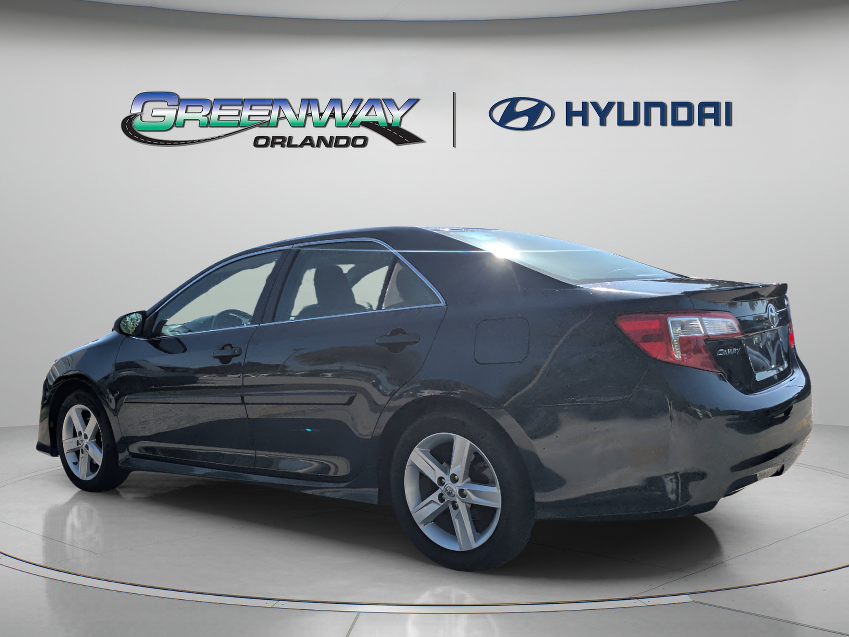 2014 Toyota Camry SE - Photo 6