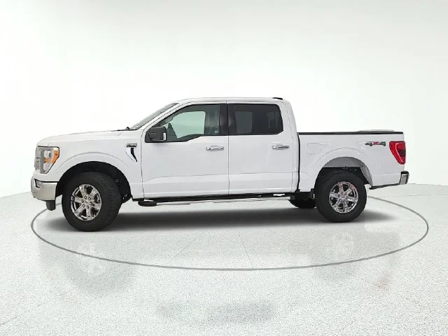 Certified Used 2023 Oxford White Ford XLT image 2