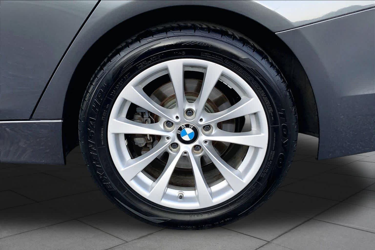 Used 2016 GREY BMW 320i image 11