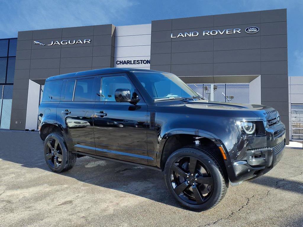 New 2026 Santorini Black Metallic Land Rover X-Dynamic SE image 7