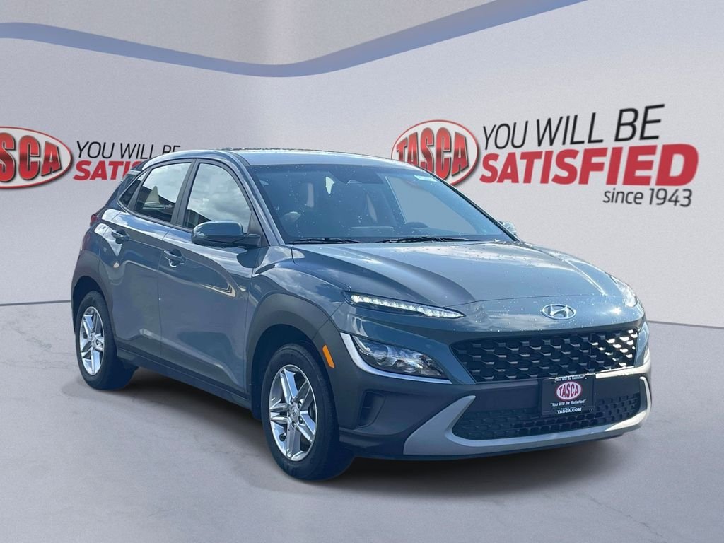 Used 2022 Green Hyundai SE image 1