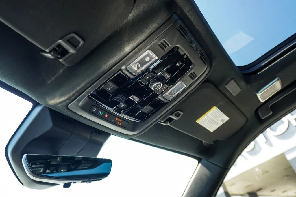 Used 2025 White Cadillac Sport image 29