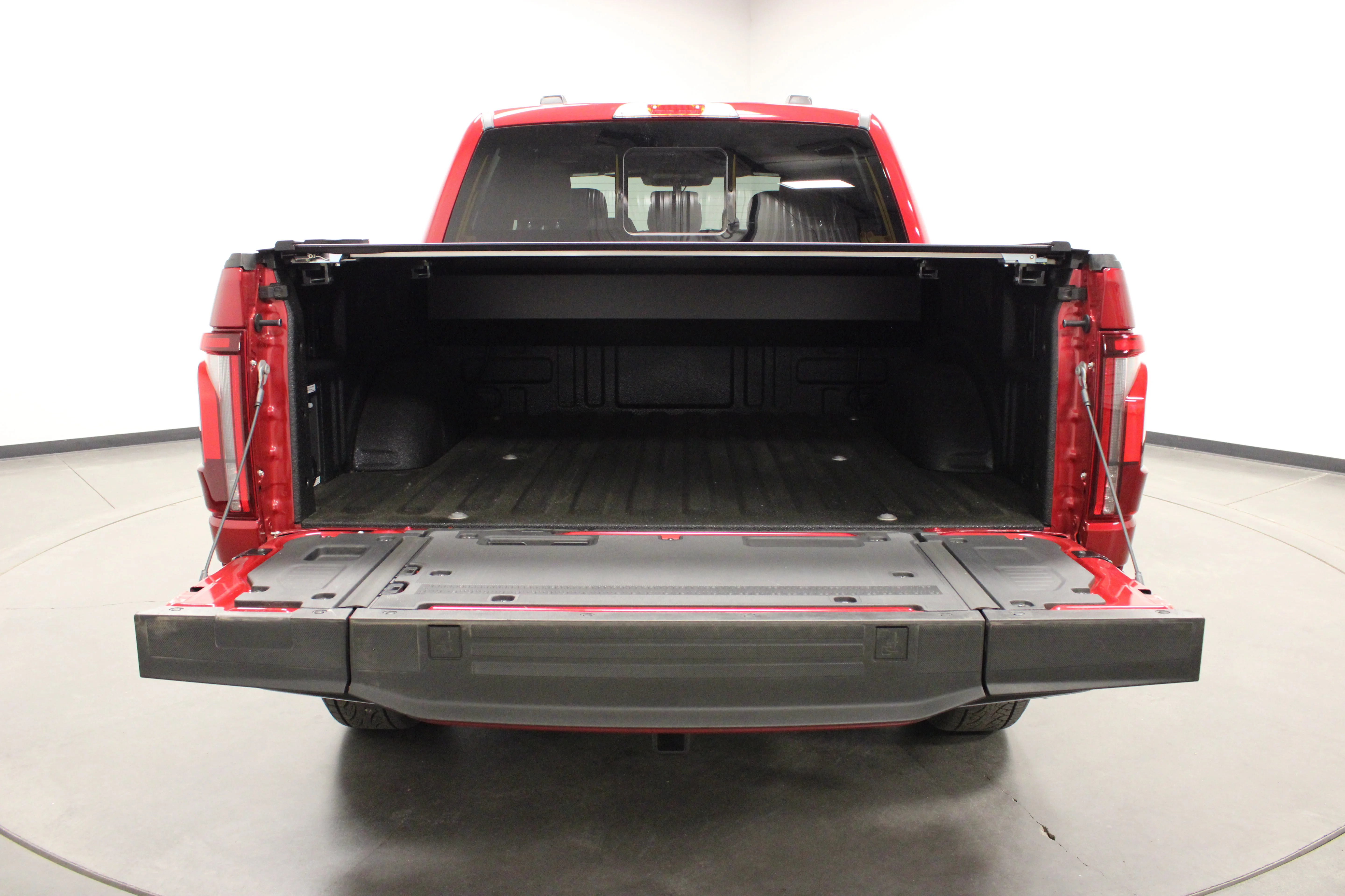 Used 2024 Rapid Red Metallic Tinted Clearcoat Ford King Ranch image 15