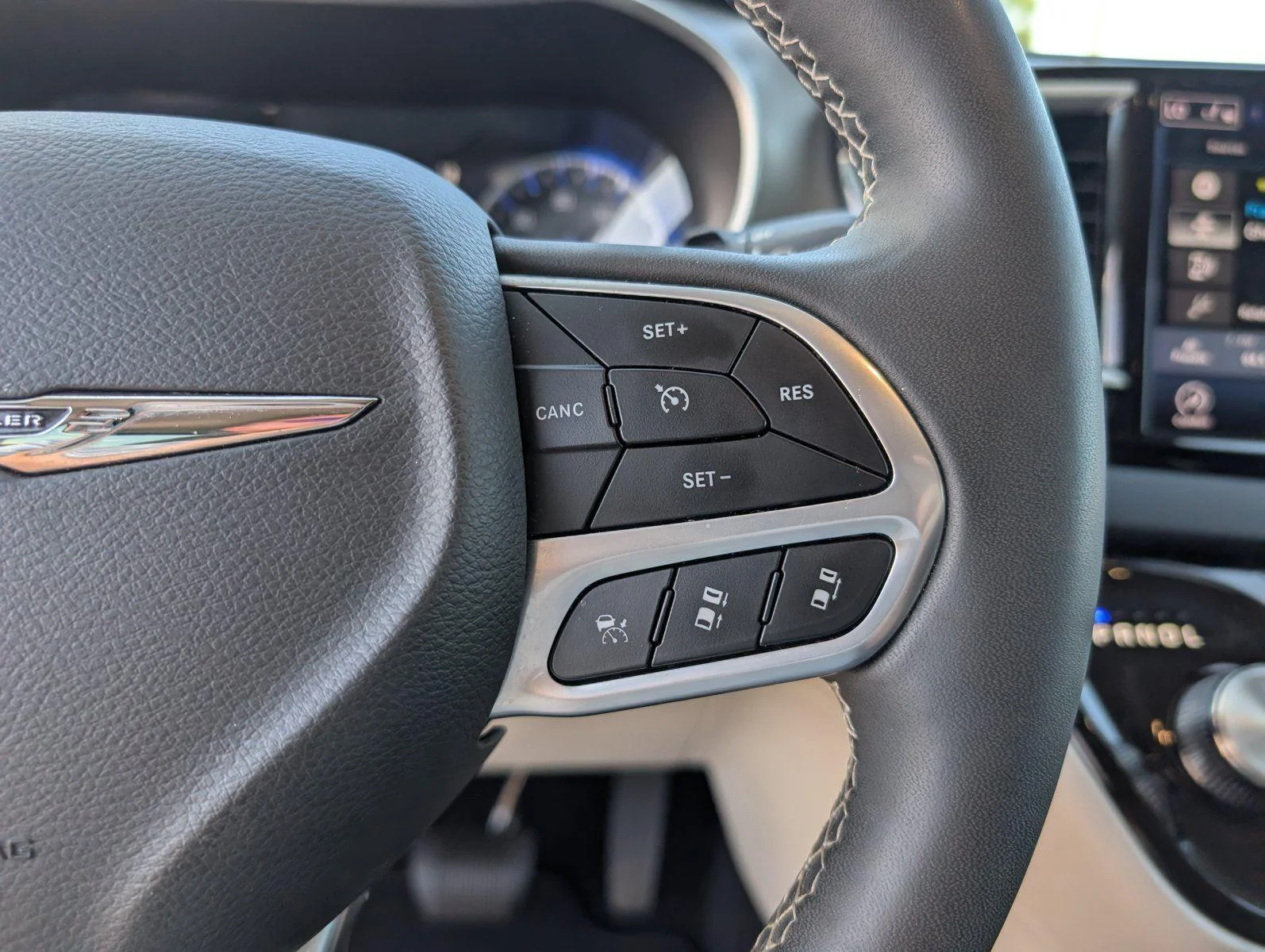 Used 2024 Silver Mist Clearcoat Chrysler Touring L image 24