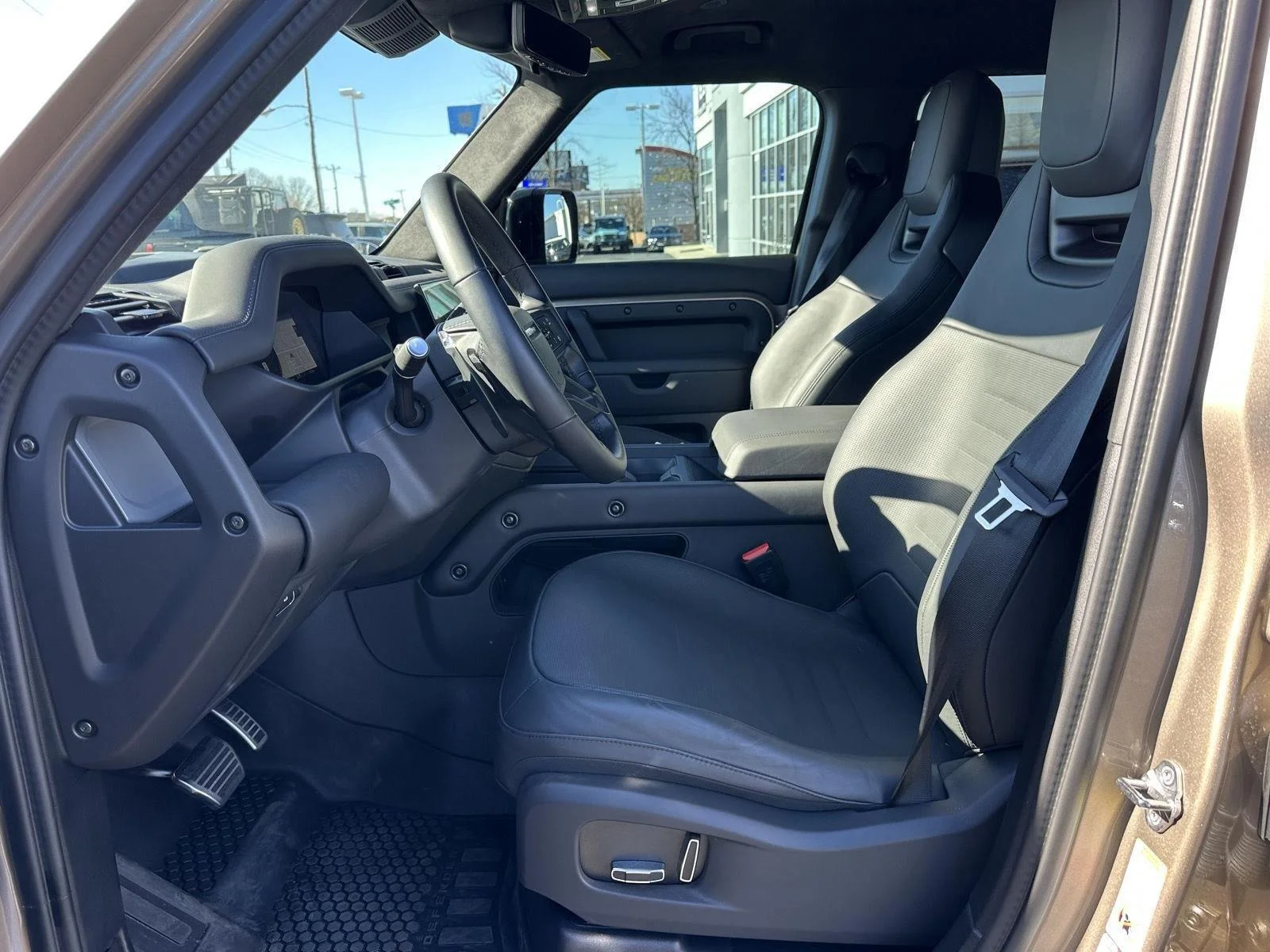 Used 2025 Petra Copper Premium Metallic Land Rover OCTA Edition One image 10