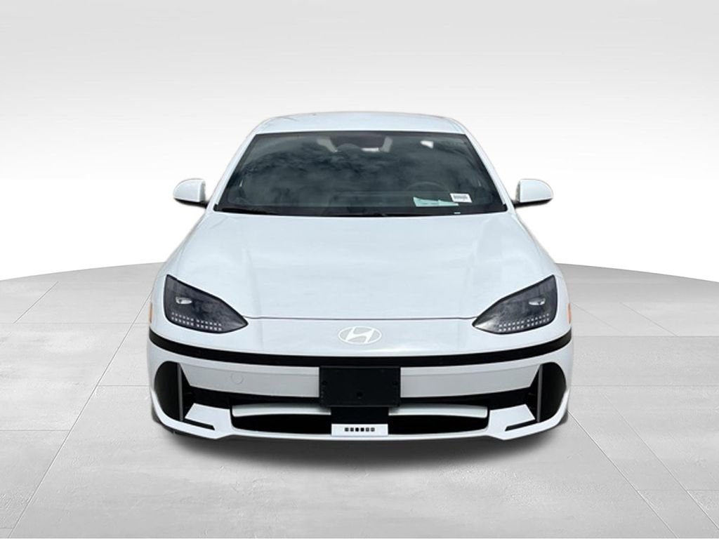 Used 2024 White Hyundai SEL image 4