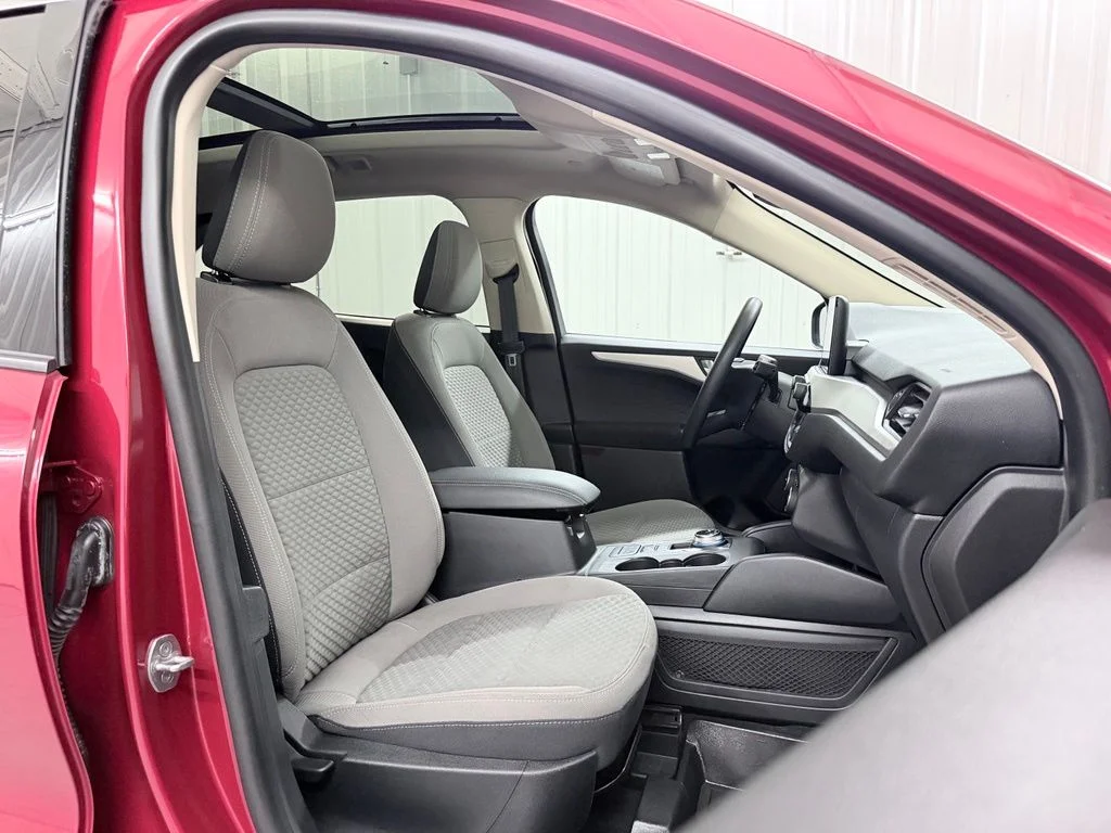 Used 2020 Red Ford SE image 43