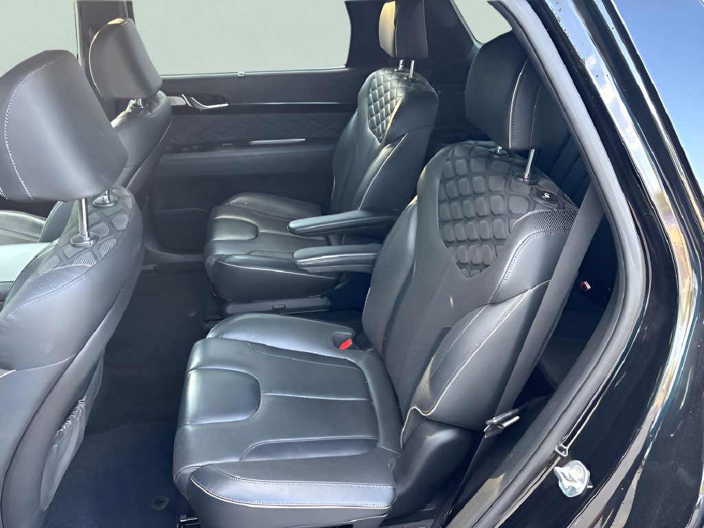 Used 2023 White GMC Denali image 10