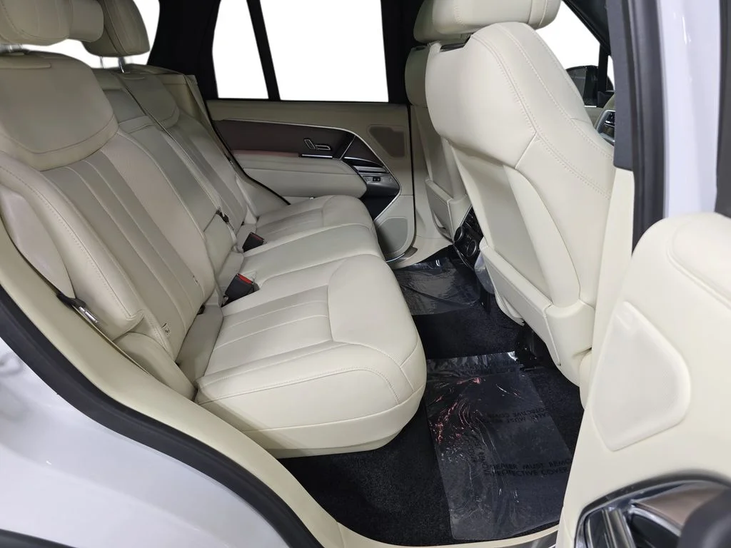 Used 2025  Land Rover SE image 26