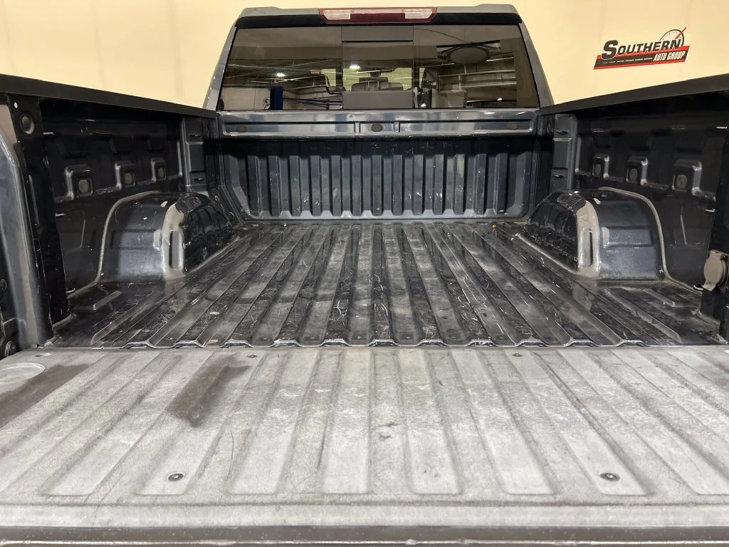 Used 2021 Gray Chevrolet LT image 5