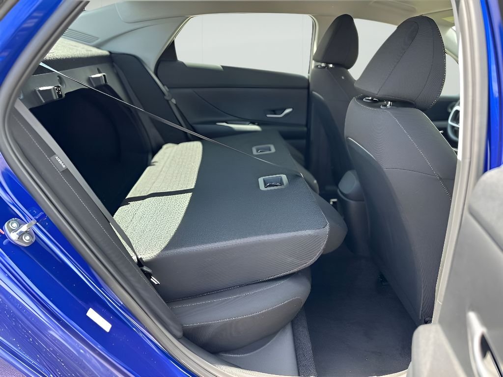 2025 Hyundai Elantra SE - Photo 30