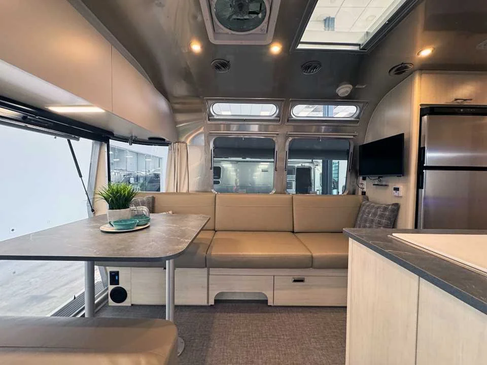 Used 2025 SILVER AIRSTREAM  image 9